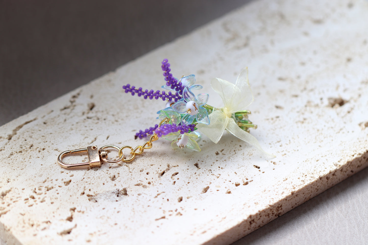 Personalized Beaded Flower Bouquet Keychain – Custom Name Bag Charm (Up to 5 Letters)