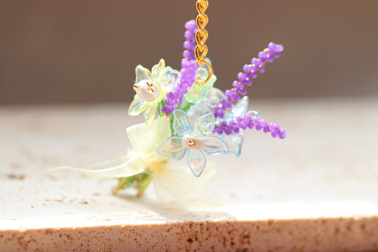 Personalized Beaded Flower Bouquet Keychain – Custom Name Bag Charm (Up to 5 Letters)